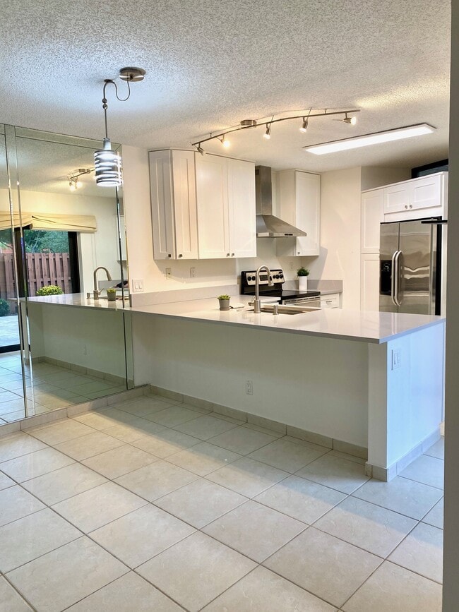 Building Photo - 8368 Trent Ct Unit B