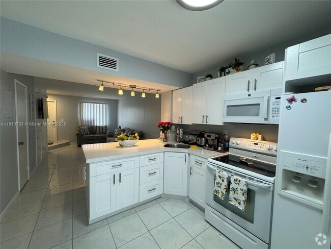 Building Photo - 1817 SW 107th Ave Rental