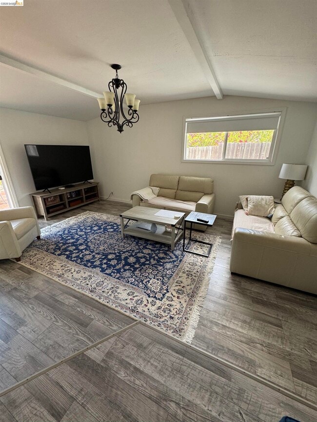 Photo - 890 Hawthorne Dr