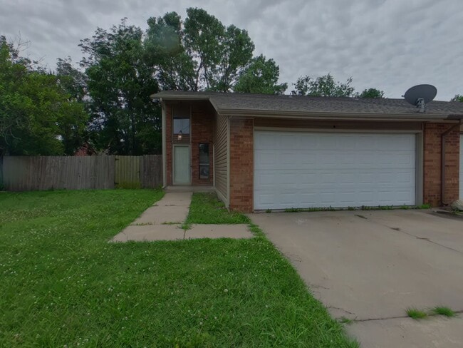 Building Photo - 1730 S Beech Ct