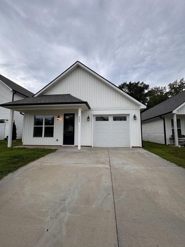 Building Photo - Modern 4-Bed, 3.5-Bath Home in Travelers R...