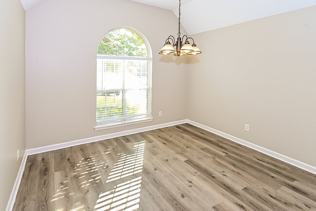 Photo - 6223 Oxbourne Cove