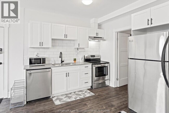 Photo - 135 William St N