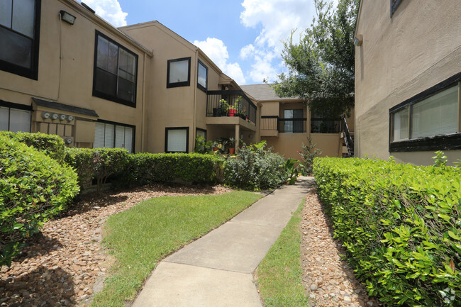 Building Photo - Woodchase Apartments