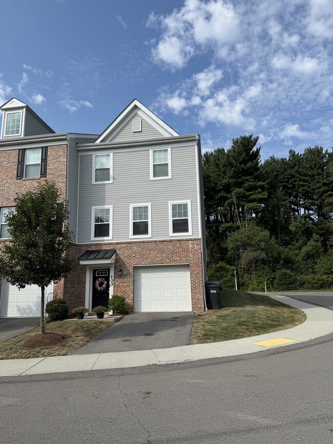 Building Photo - 100 Watson Dr Rental