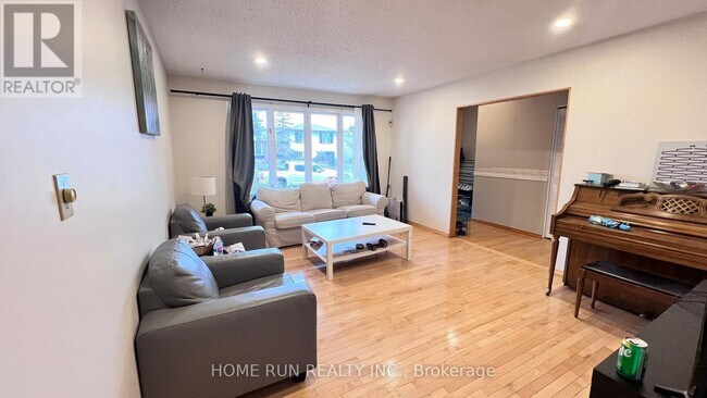 Photo - 960 Cahill Dr W