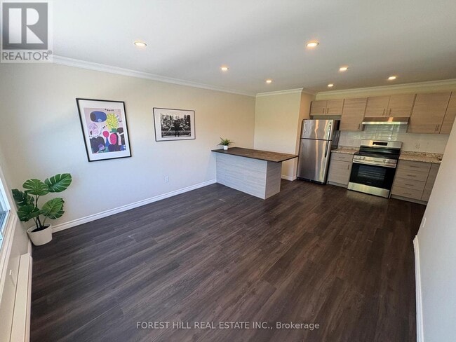 Photo - 130 King St E