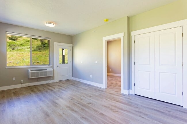 Photo - 648 Highton St Unit 101
