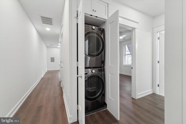 Photo - 1049 W Lancaster Ave