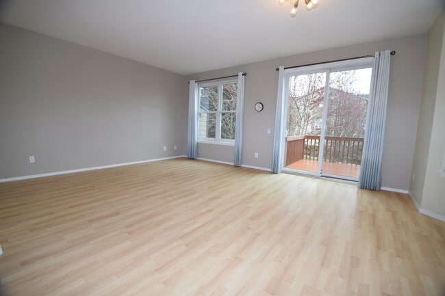 Photo - 232 NE 76th Ave