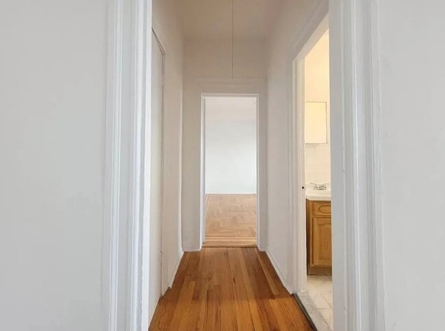 Photo - East 201st Street