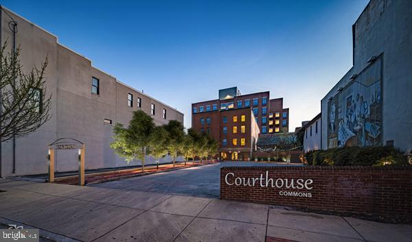 Photo - 50 N Duke St Unidad 401