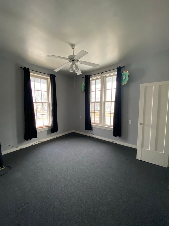 Photo - 243 W Allegan St