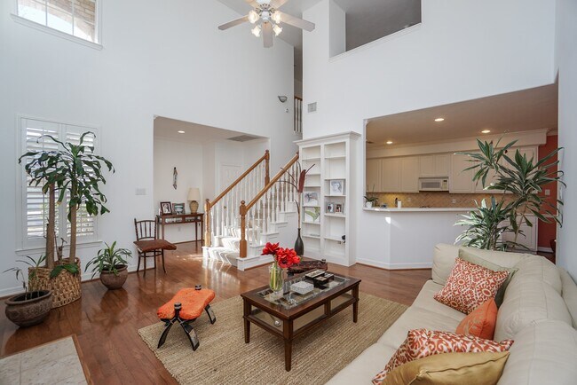 Building Photo - 1131 Enclave Square E Rental