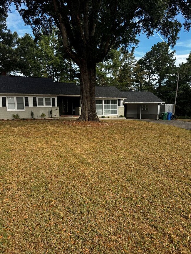 Photo - 2401 Hillcrest Ave.