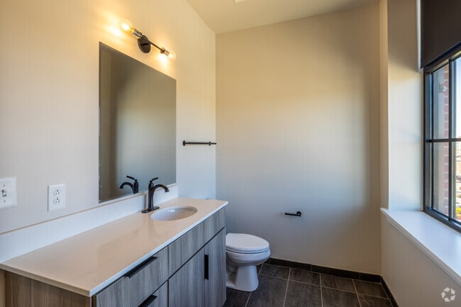 2BD, 2BA - 1,232SF - Bathroom
