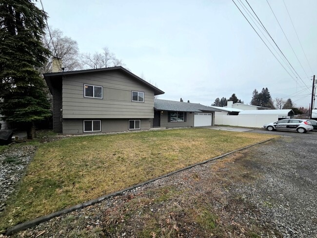 Photo - **Charming 3 Bedroom + Bonus, 2.5 Bath House for Rent in Desirable East Wenatchee**