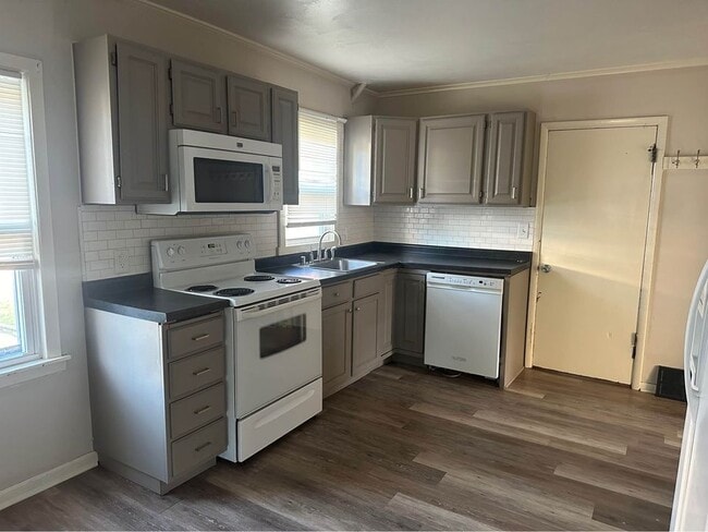 Building Photo - 352 W 7th Ave Rental