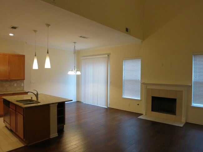 Photo - 1206 Emerald Glen