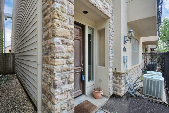 Photo - 5815 Lacy St