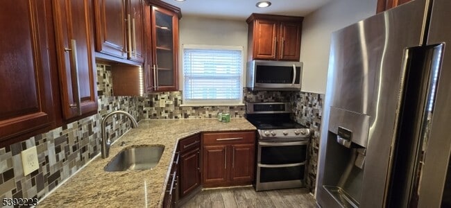 Building Photo - 100 Luttgen Pl Unit B1