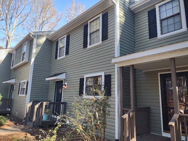 Building Photo - 18 Willow Bridge Dr