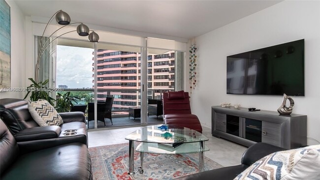 Photo - 5161 Collins Ave Unit 811