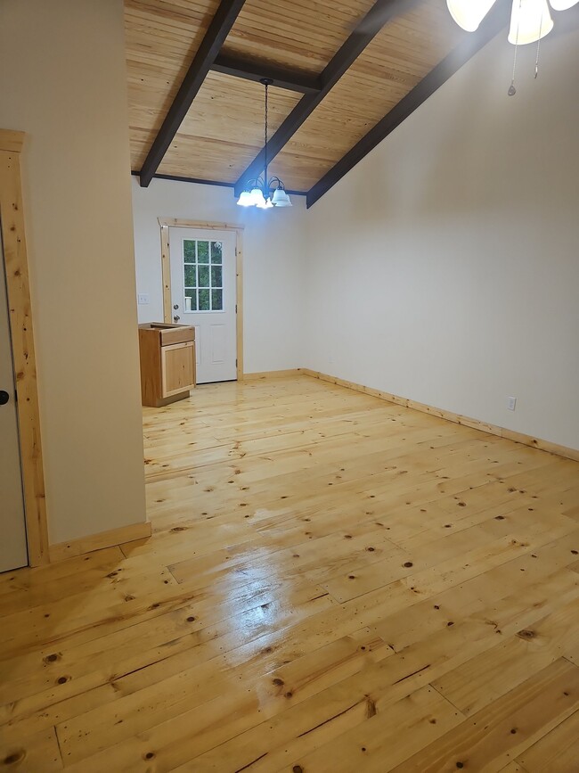 Building Photo - 3860 Gardiner Rd