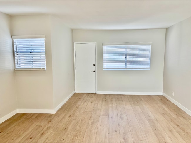 Photo - 812 Westmount Dr Unit 812-16