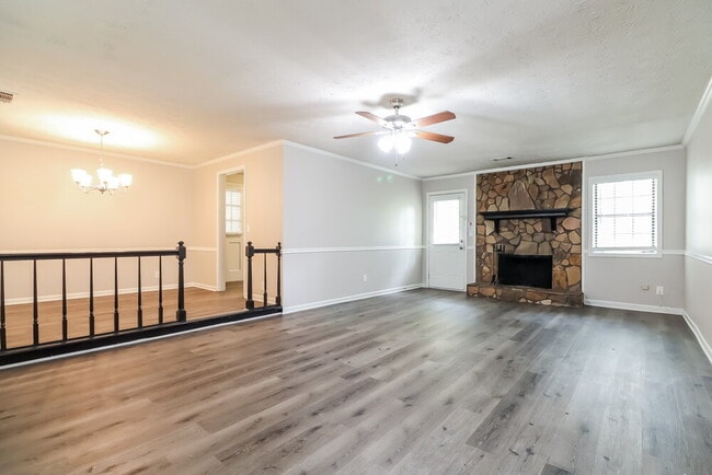 Photo - 4802 Hemlock Dr SE