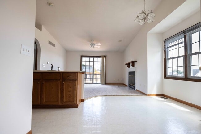 Photo - 1200 Henry St