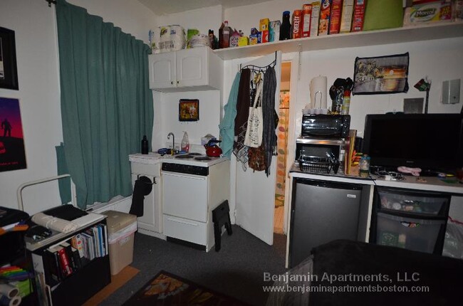 Building Photo - 28 S Huntington Ave Unit 102