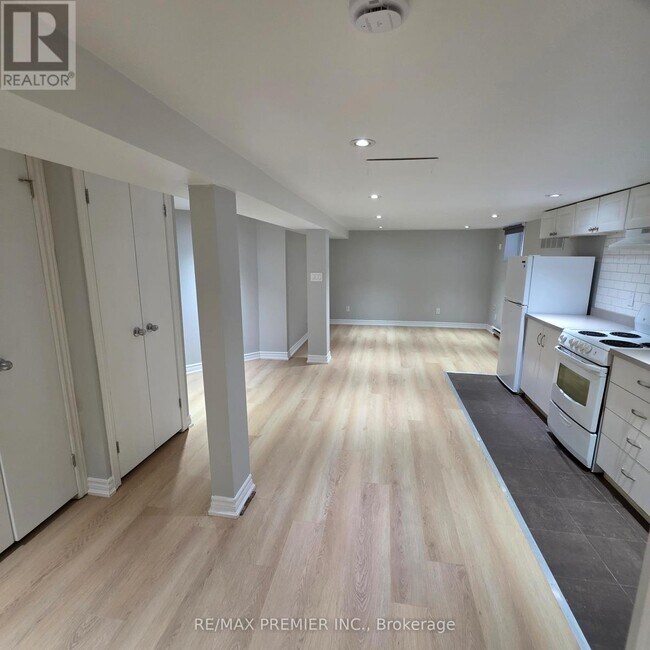 Photo - 1487 King St W