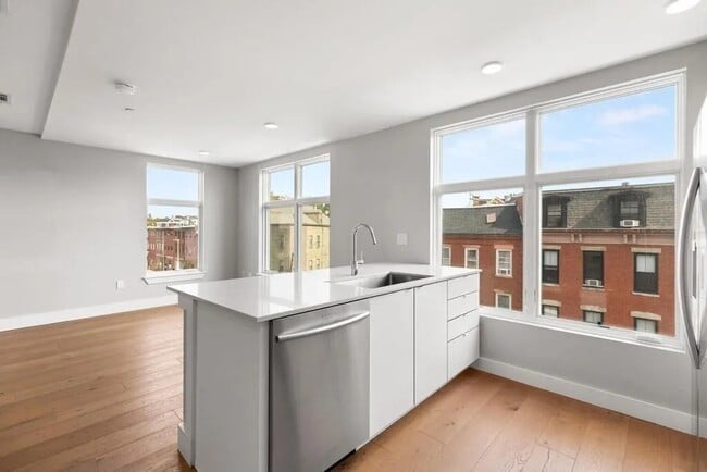 Building Photo - 250 Meridian St Unit 411