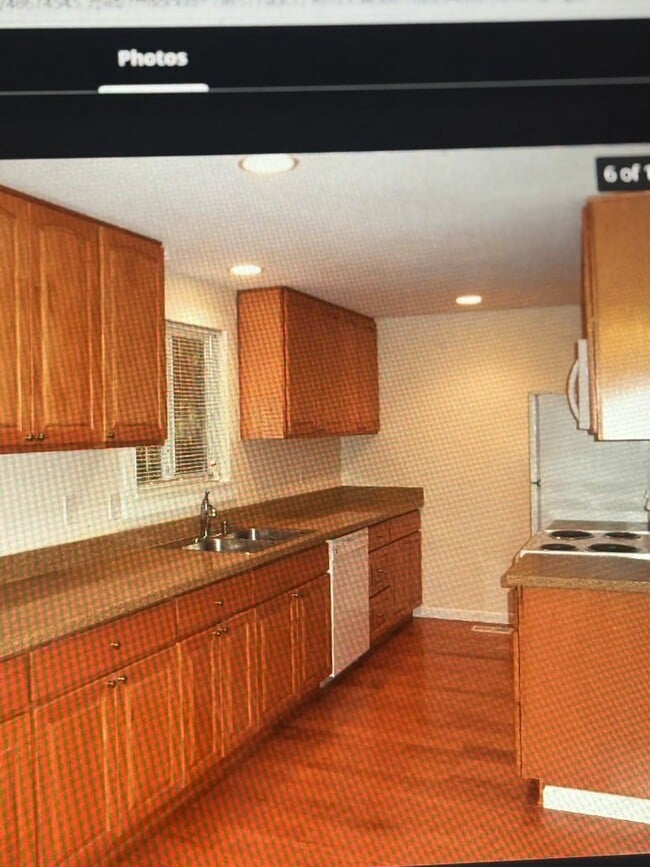 Photo - Bellevue Factoria-Lake Hills 3Bd/2Ba Charm...