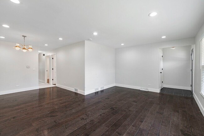 Photo - 566 N Howard Ave