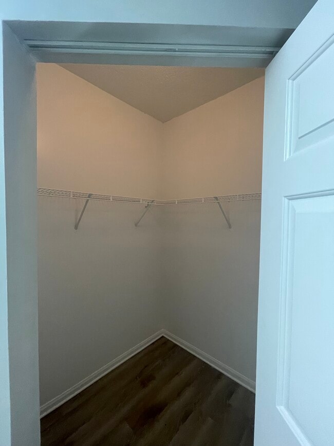 Colonnade at Regency Apartments For Rent in Jacksonville, FL