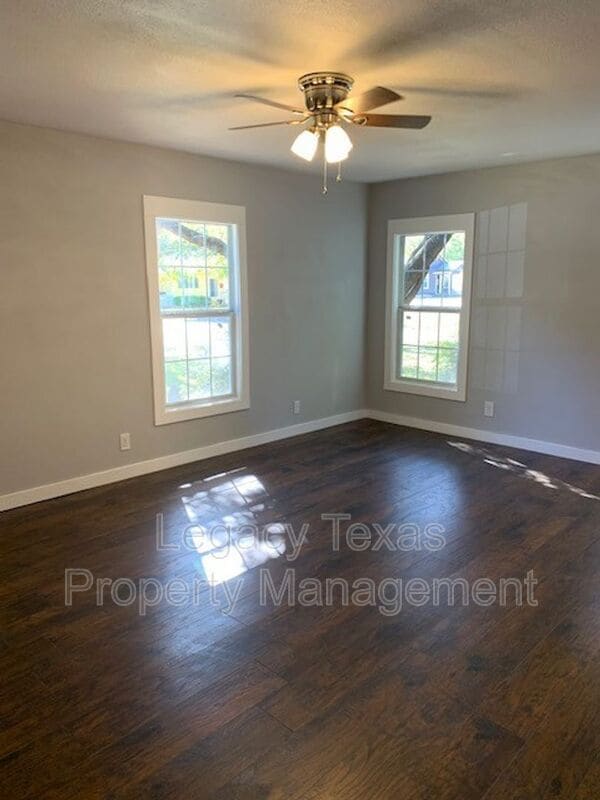 Photo - 442 Bales St