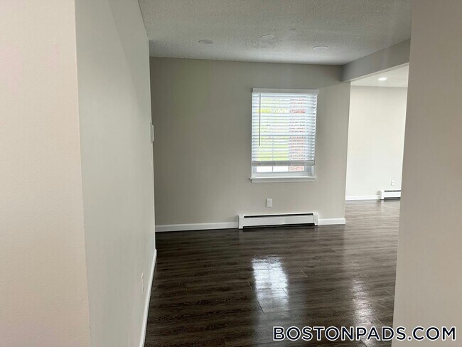 Photo - 8 Admiralty Dr Unit 6