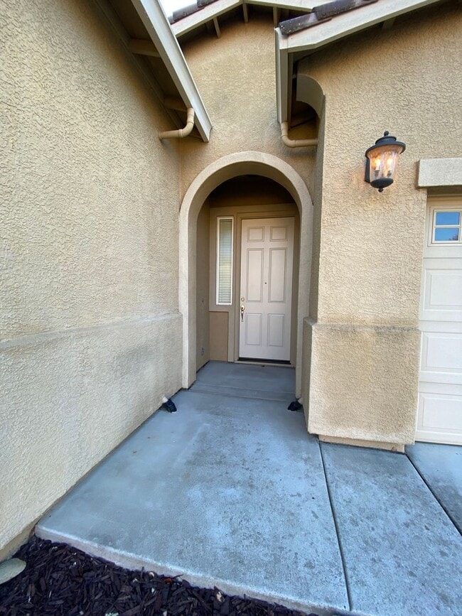 Photo - Lovely 3 Bedroom Low Maintenance Unit with New Flooring!