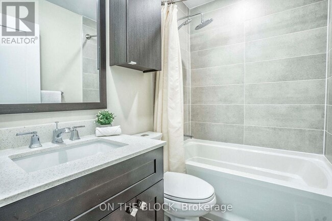 Photo - 49 Leslie St