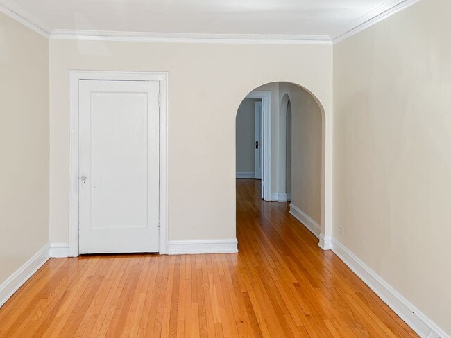 Building Photo - 1605 W Sunnyside Ave Unit 1W