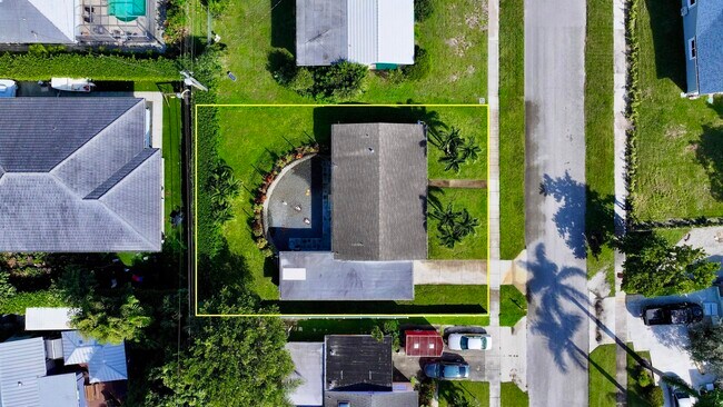 Photo - 1615 Crest Dr