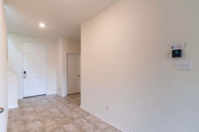 Photo - 3042 Comanche Crossing