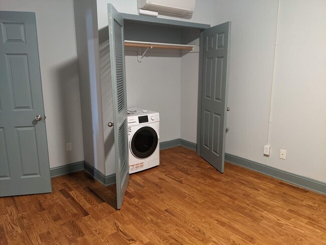 Building Photo - Salem Square Unit Apt 10A