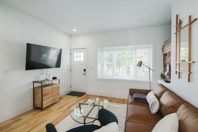 Photo - 2223 Taggert St