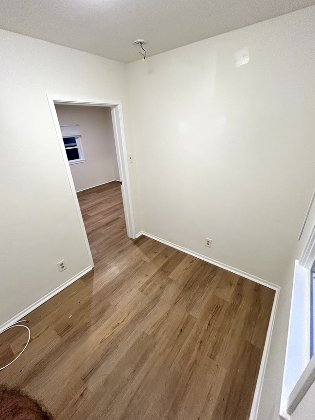 Photo - 724 Crestmoore Pl