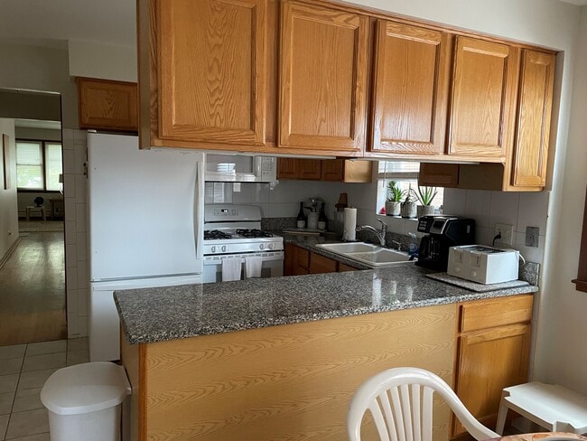 KITCHEN - 703 N 11th Ave Unit 1