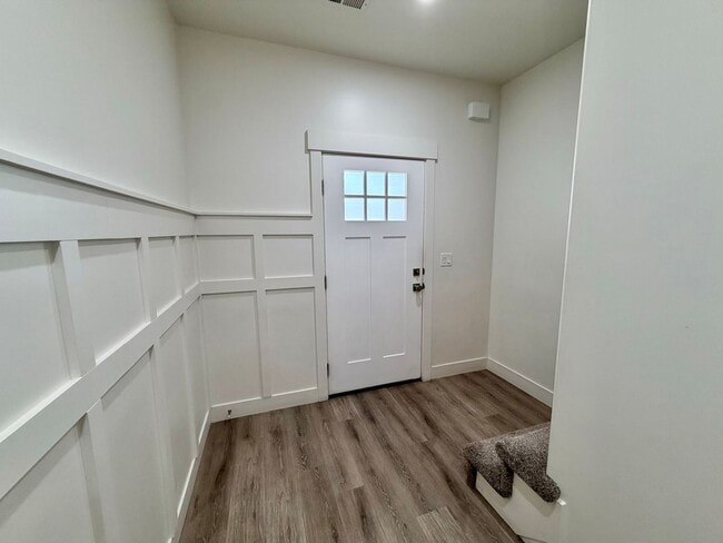Photo - 428 1625 N