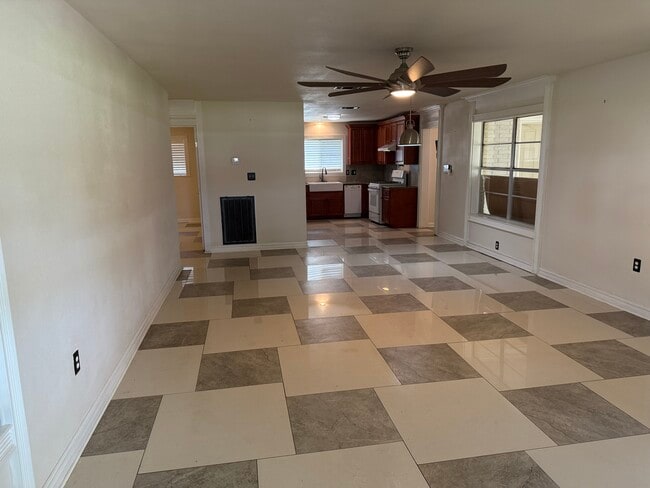 Living room - 1616 Rio Vista Ave